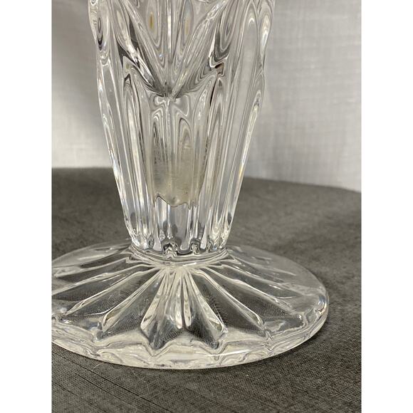Vintage Crystal Clear Glass Vase with Etched Flower 8 in tall EUC - Picture 3 of 13